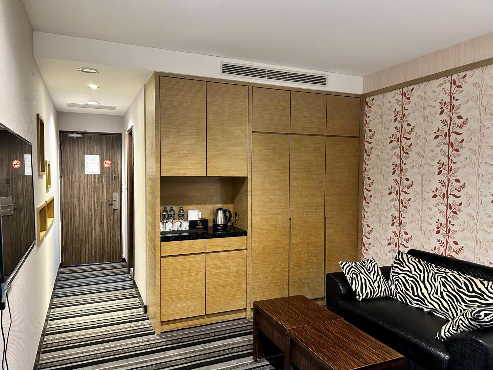 Home Full Hotel Жинченг Екстериор снимка